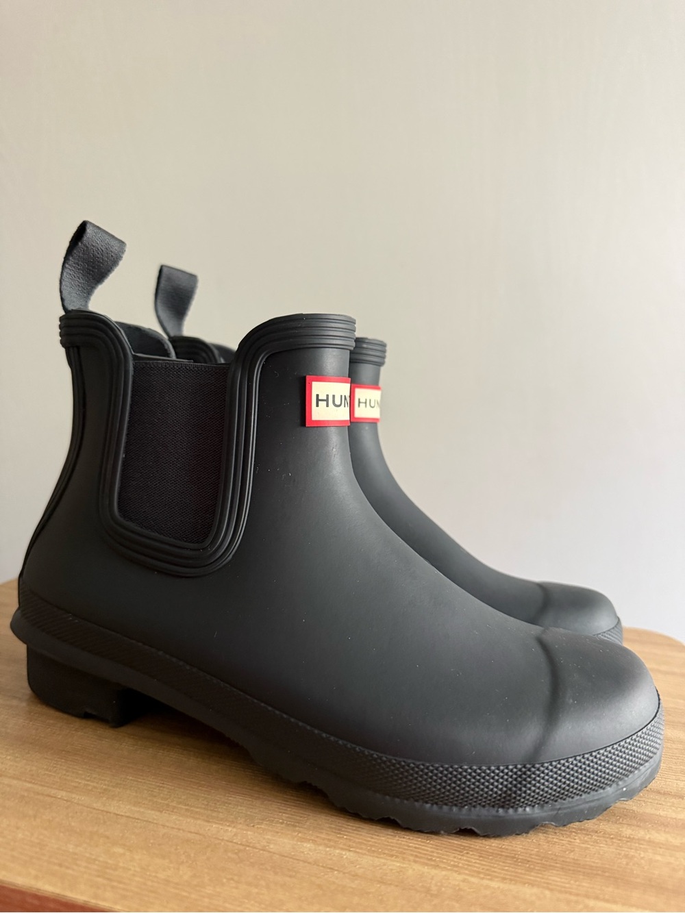 Hunter Women's Original Chelsea Rain Boots with Red Logo